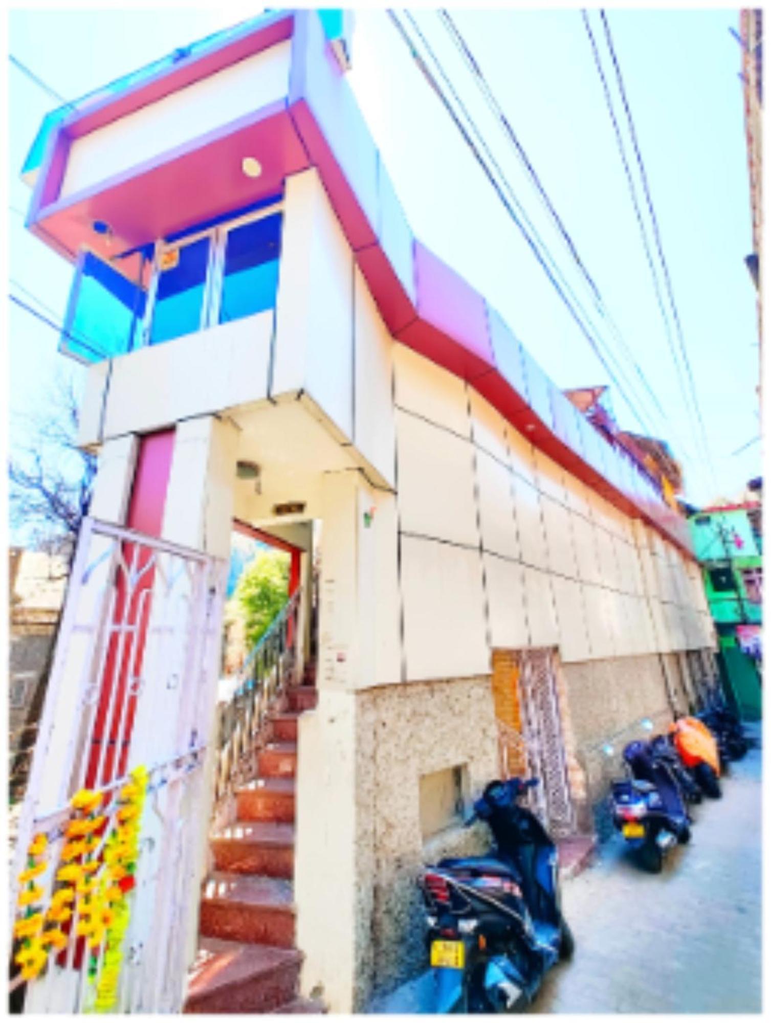 Suntej Plaza Near Naini - Wifi - In With Excellent Hospitality Hotel 3*