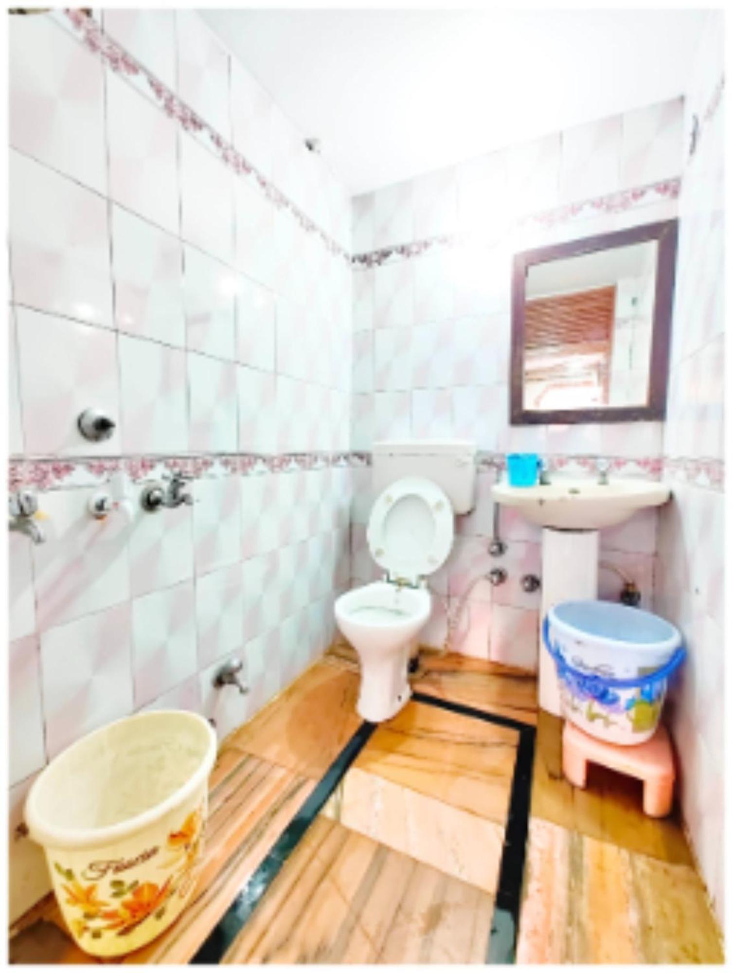 Suntej Plaza Near Naini - Wifi - In With Excellent Hospitality 3* Nainital
