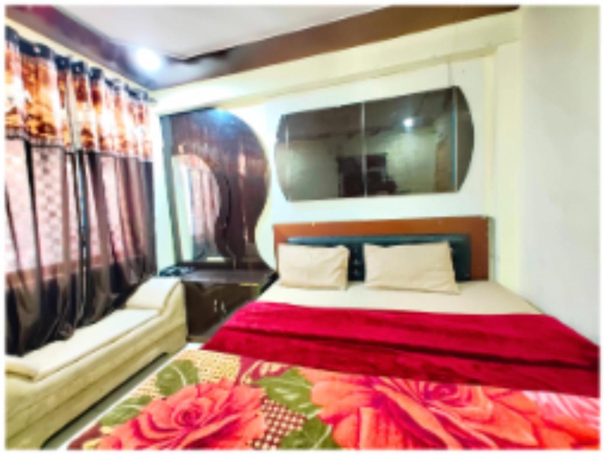 Suntej Plaza Near Naini - Wifi - In With Excellent Hospitality 3*