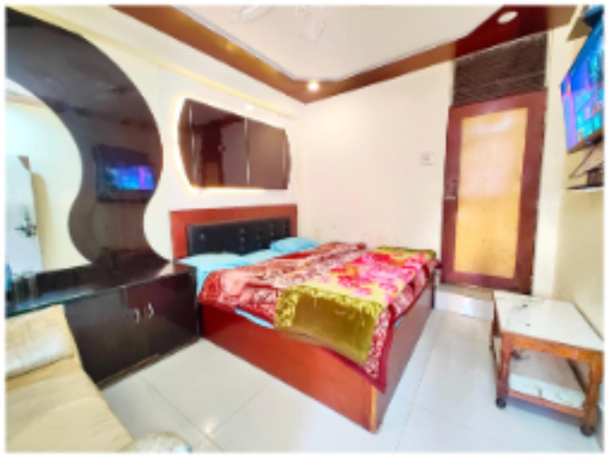 Hotel Suntej Plaza Near Naini - Wifi - In With Excellent Hospitality 3*